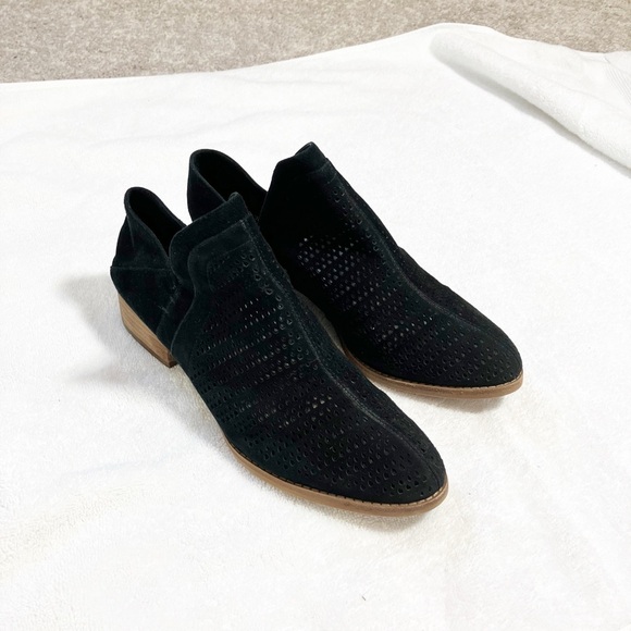 Vince Camuto 🔥SALE🔥 black suede perforated versatile booties Sz 8.5/39 - Picture 3 of 8